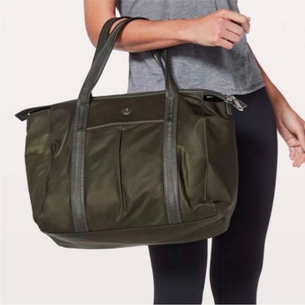 Lululemon Everywhere Bag *23L Tote Duffle Work Laptop Shoulder Office Dark Olive